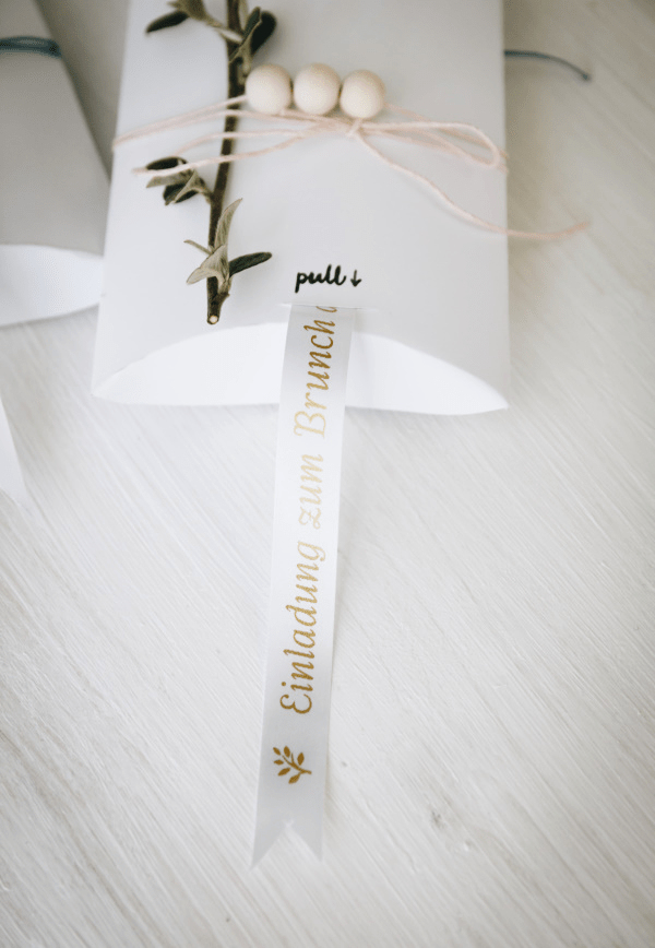 PTOUCH RIBBON12MM X 4M GOLD ON WHITE thumbnail
