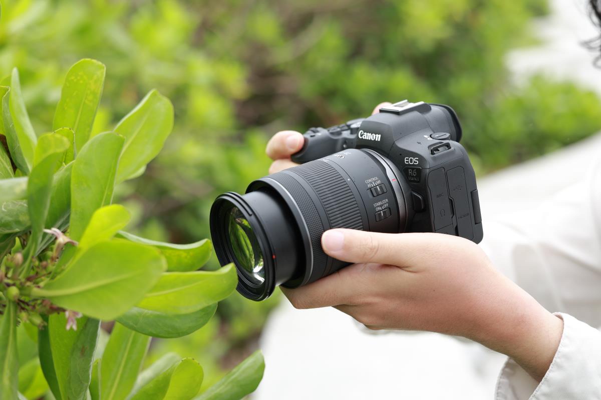RF 28-70mm F2.8 IS STM Lens - Black thumbnail