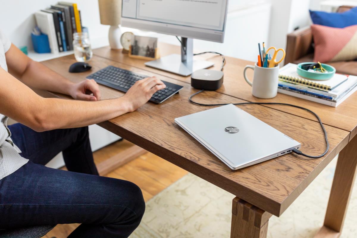 USB-C Dock G5 Docking Station includes power cable. For EU. thumbnail
