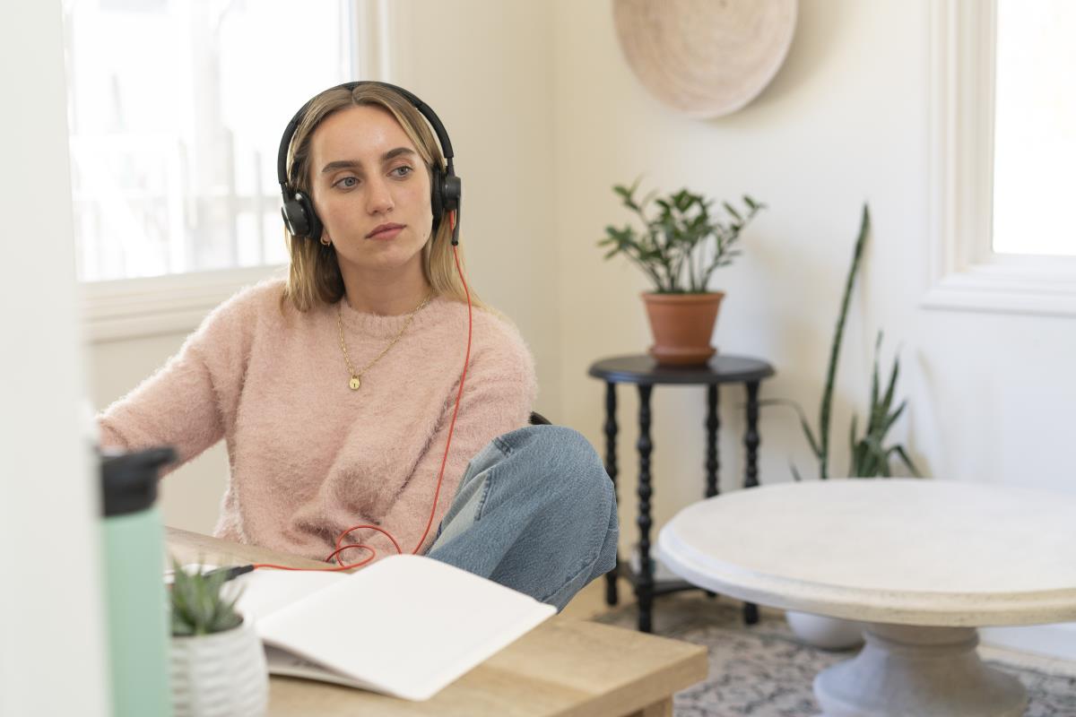 Blackwire 8225 Stereo USB-C Headset +USB-C/A Adapter thumbnail