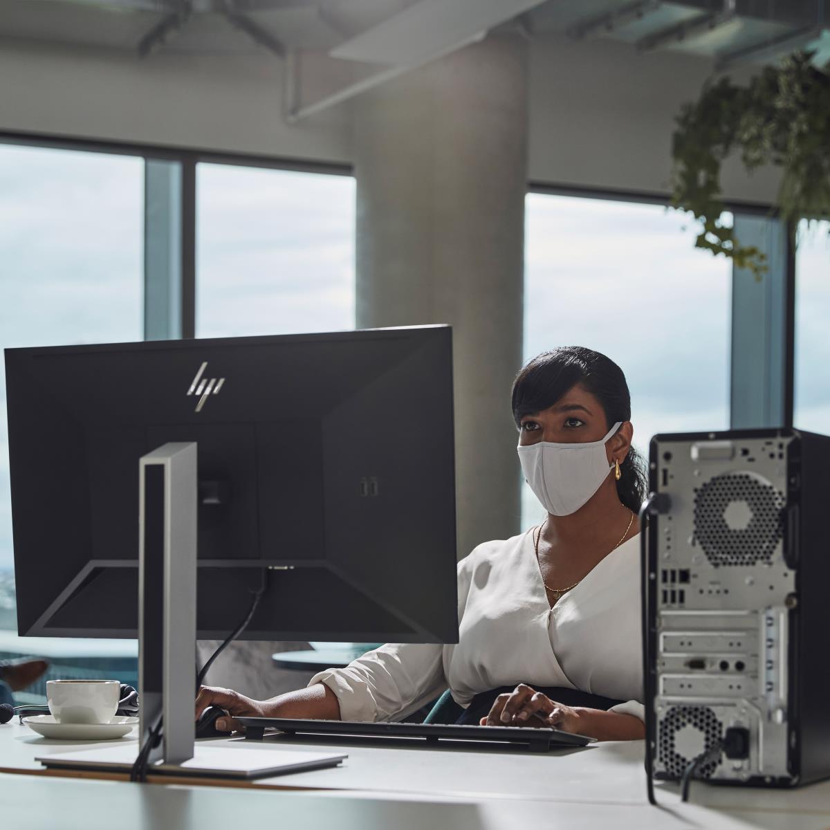 Pro Tower 400 G9 PCI Desktop PC  Wolf Pro Security Edition thumbnail
