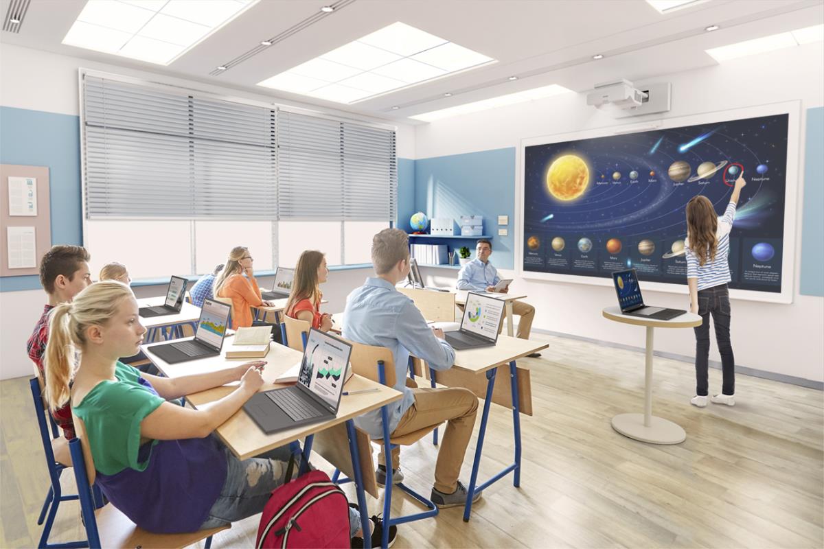 EB-770F Projector thumbnail