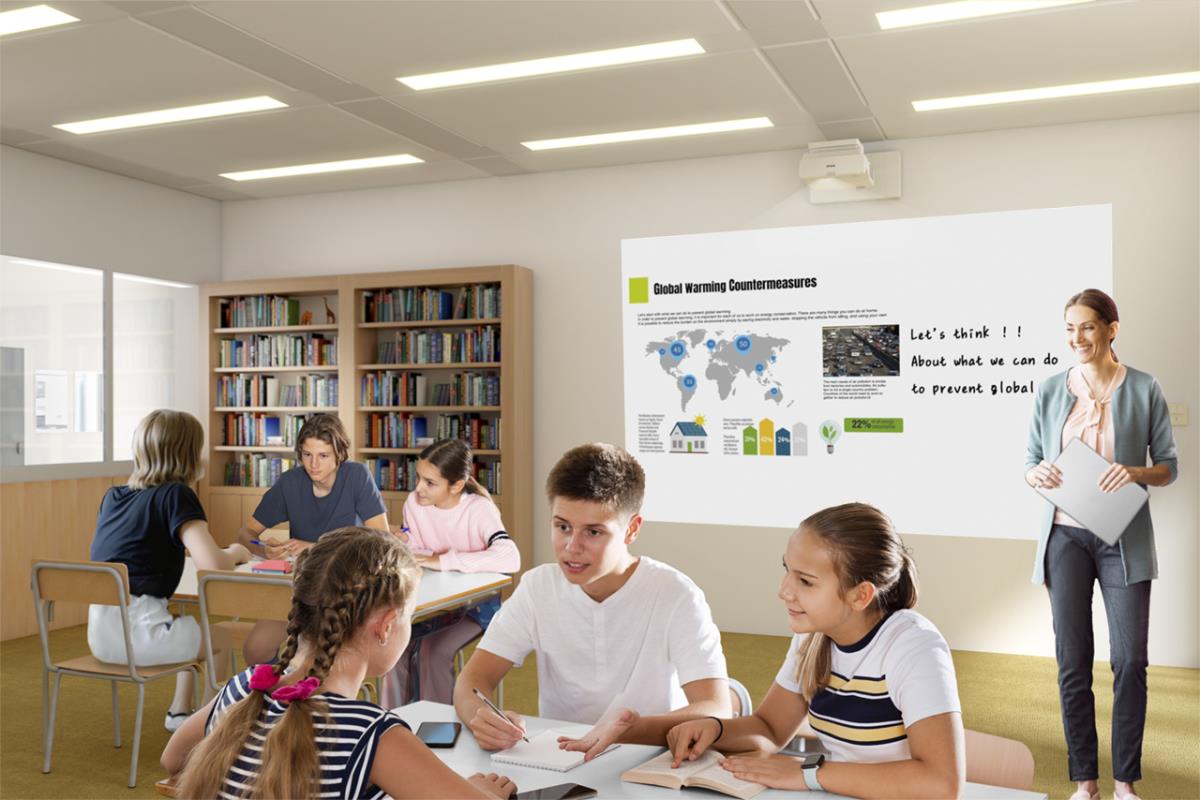 EB-770F Projector thumbnail