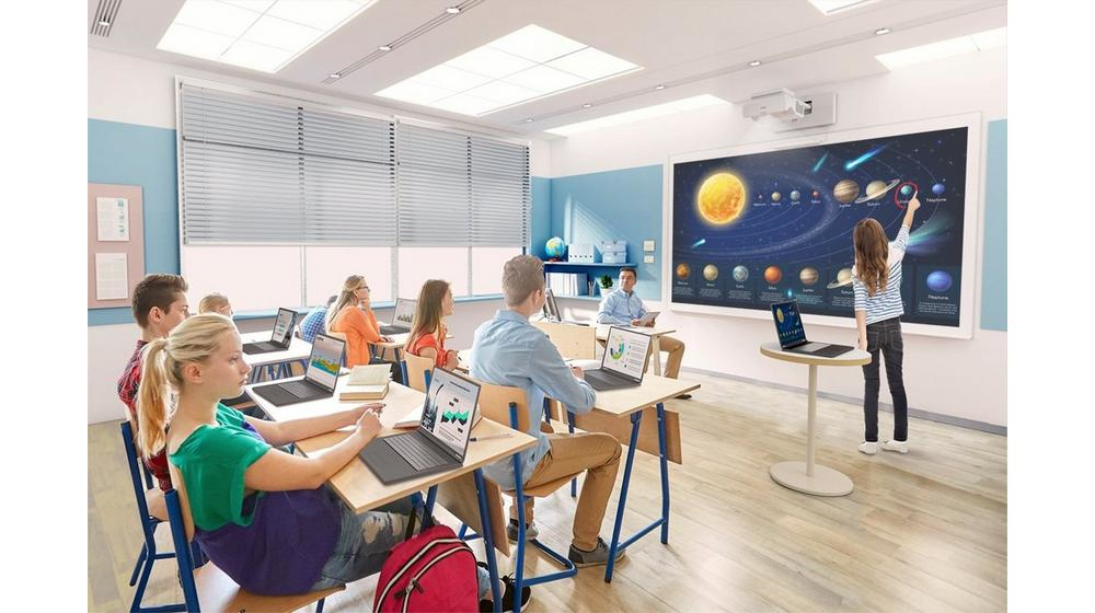 EB-775F Projector thumbnail