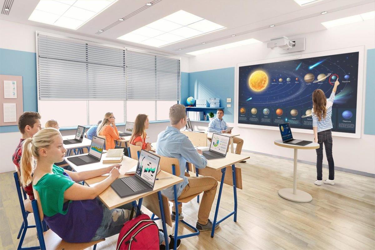 EB-770FI - 3LCD projector - 4100 lumens (white) - 4100 lumens (colour) - 16:9 - 1080p - 802.11a/b/g/n/ac wireless / LAN/ Miracast - white thumbnail