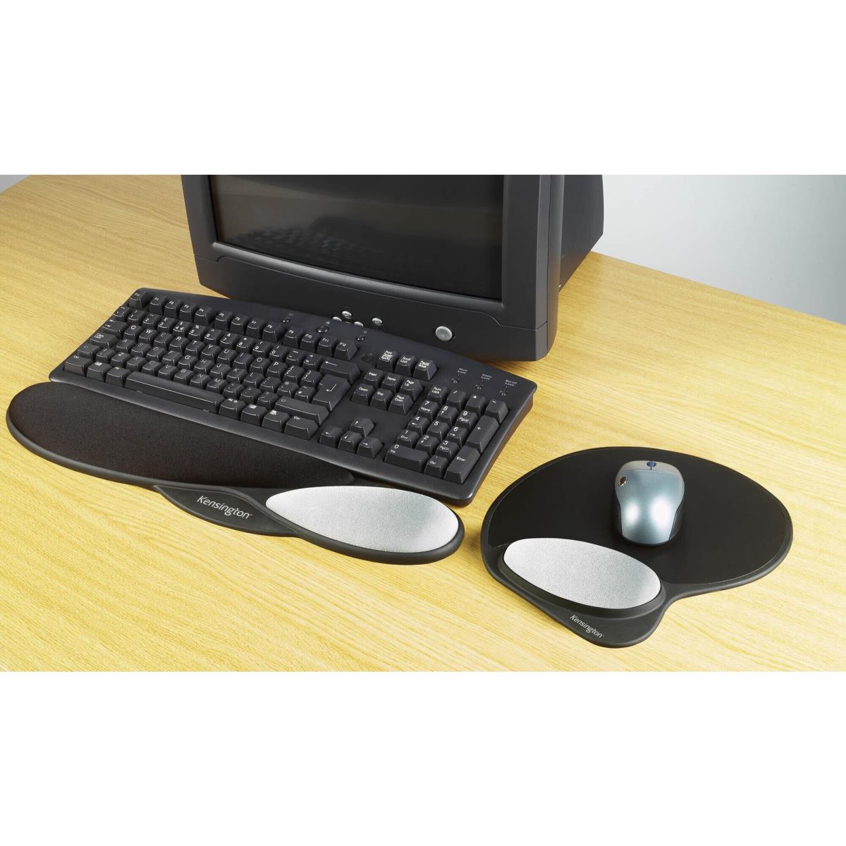 62404 Gel Mouse Pad with Wrist Rest Black thumbnail