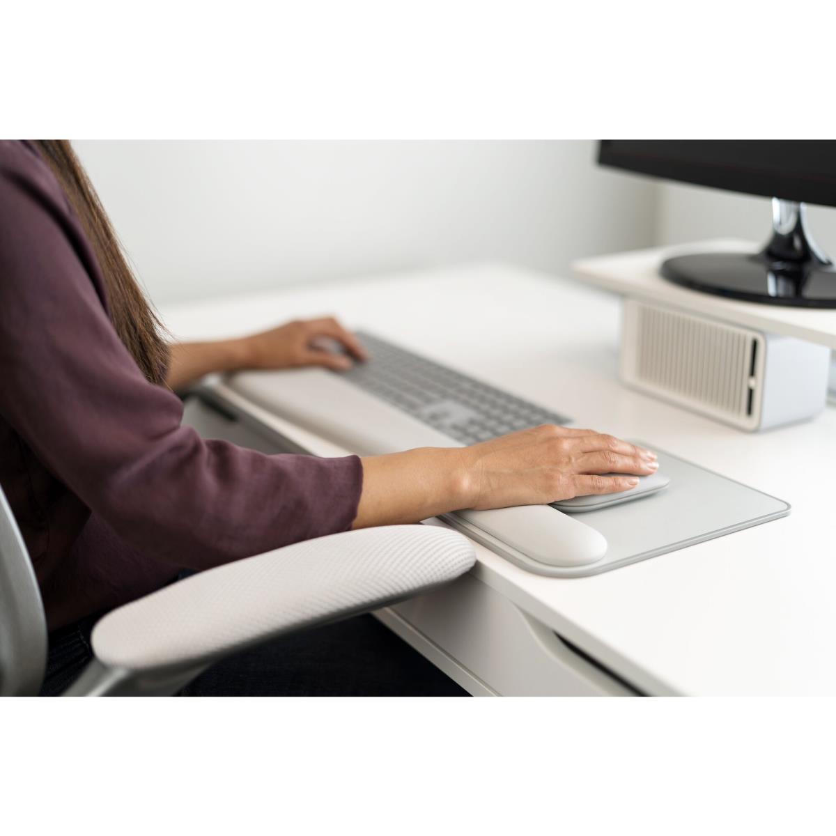 K50437EU ErgoSoft Wrist Rest Mouse Pad for Standard Mouse thumbnail