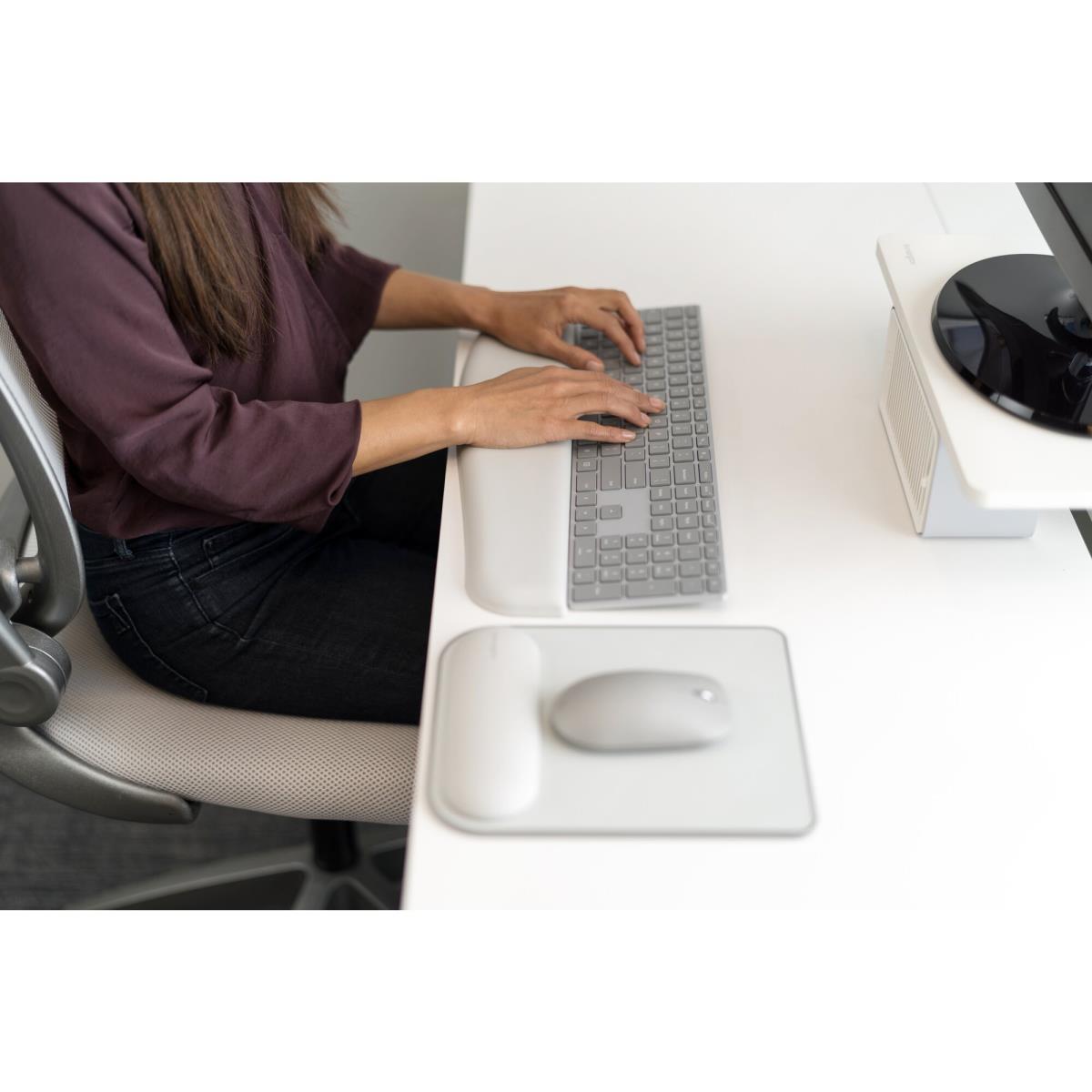 K50437EU ErgoSoft Wrist Rest Mouse Pad for Standard Mouse thumbnail