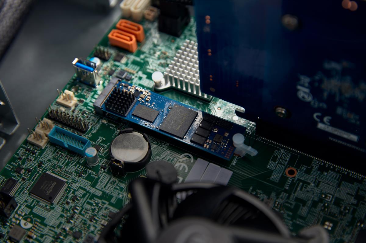 EU Product - Dc2000B PCIe 4.0 m.2 2280 Enterprise Ssd thumbnail