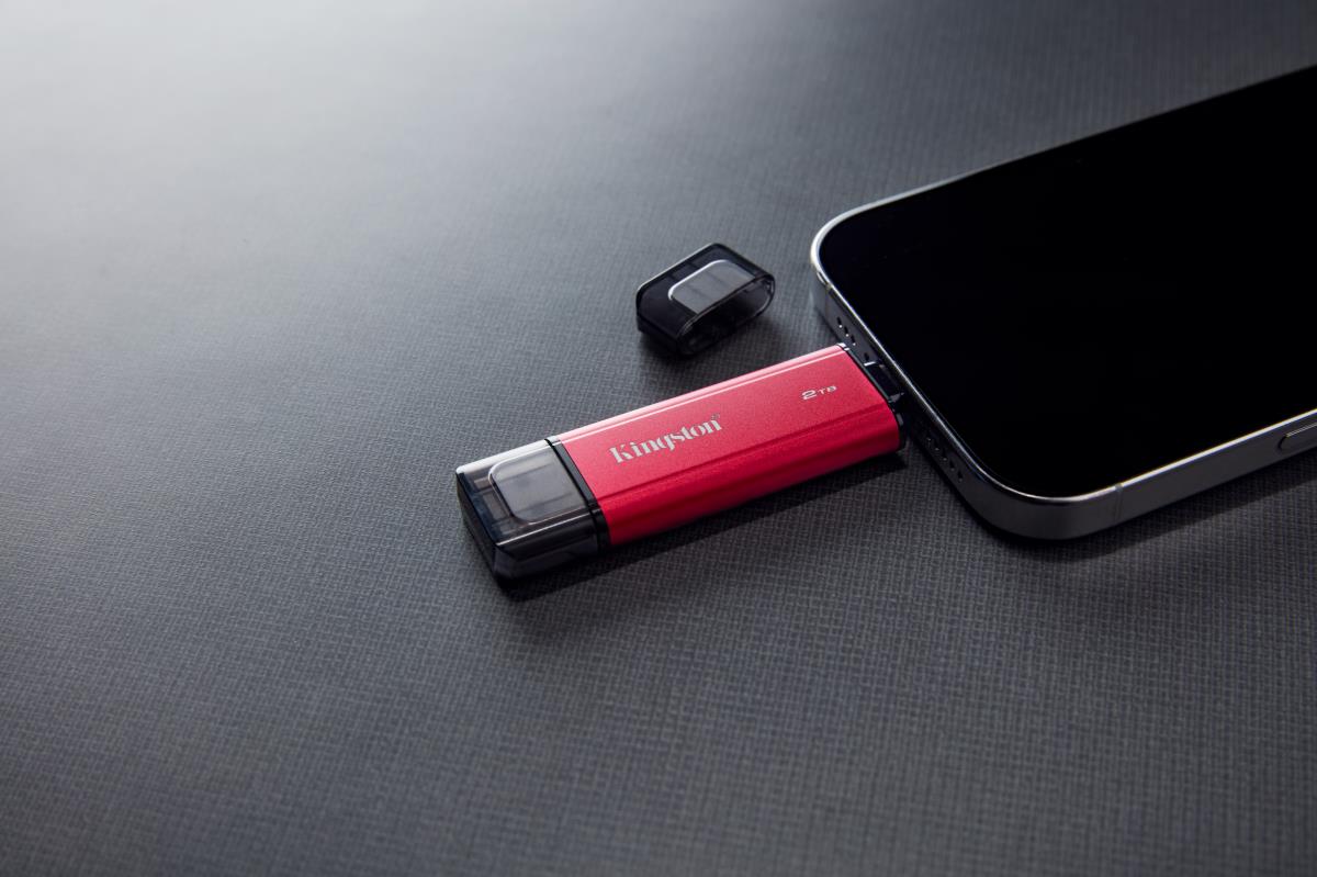 Technology 2TB Dual USB-A/C Portable SSD Up to 1050MB/s USB 3.2 Gen 2 thumbnail