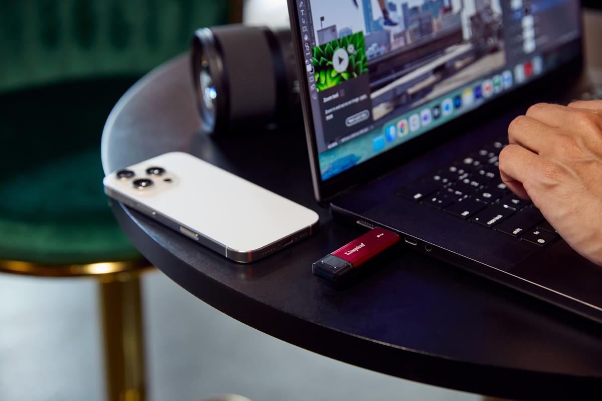 Technology 2TB Dual USB-A/C Portable SSD Up to 1050MB/s USB 3.2 Gen 2 thumbnail