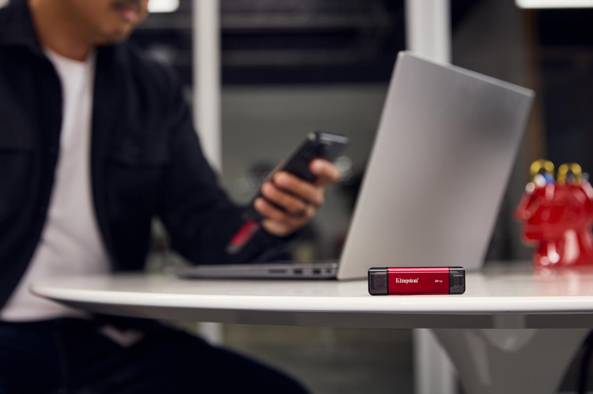Technology 2TB Dual USB-A/C Portable SSD Up to 1050MB/s USB 3.2 Gen 2 thumbnail