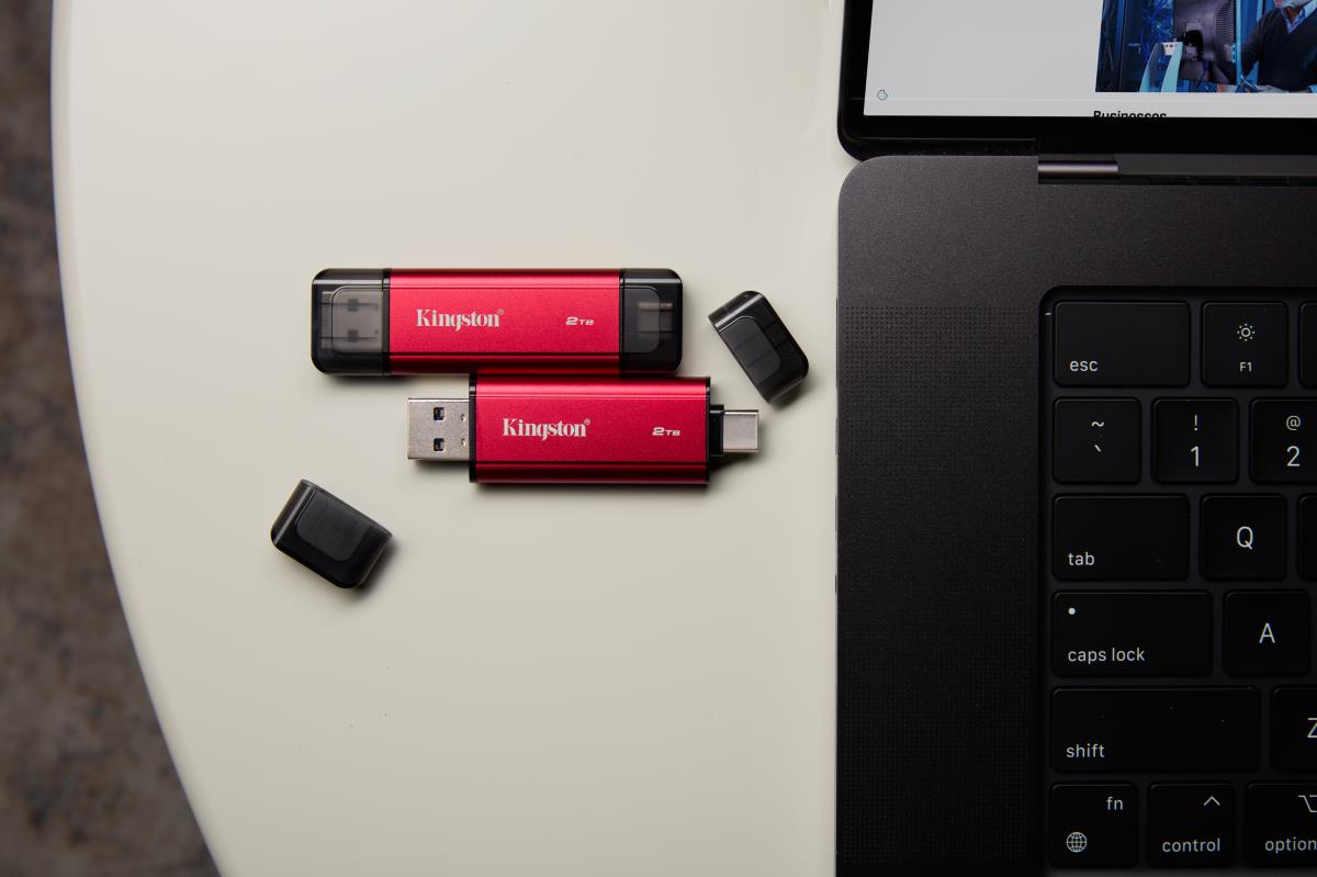 Technology 2TB Dual USB-A/C Portable SSD Up to 1050MB/s USB 3.2 Gen 2 thumbnail