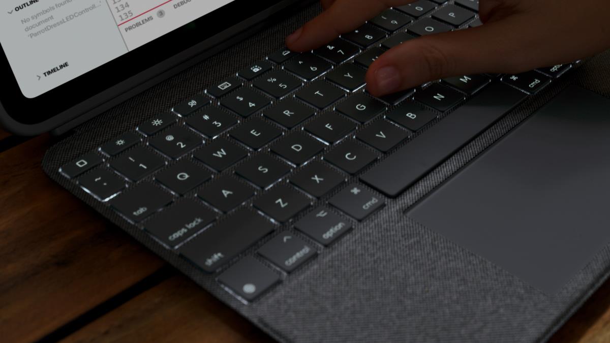 COMBO TOUCH FOR IPAD (10TH GEN) thumbnail