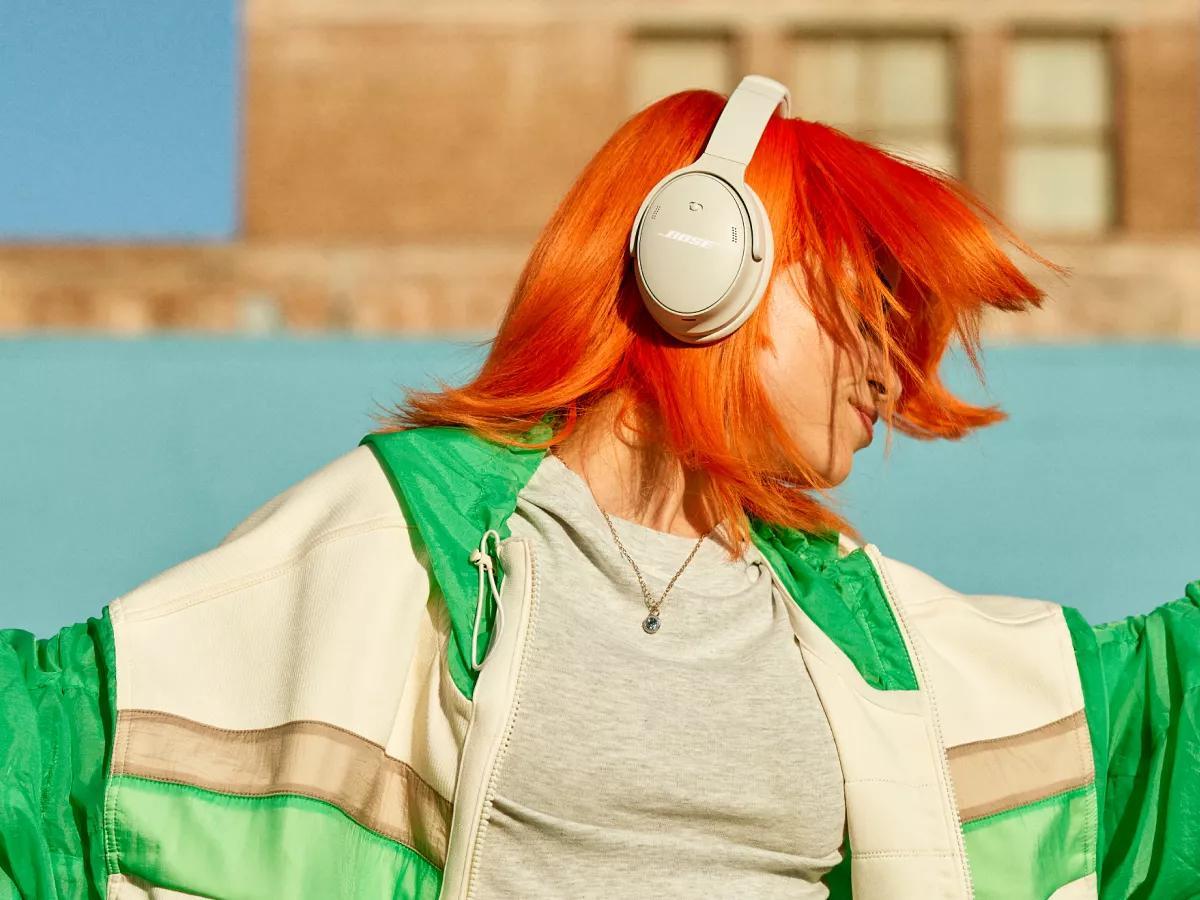 Bose QuietComfort Noise-Cancelling Over-Ear - Smoke Wh thumbnail