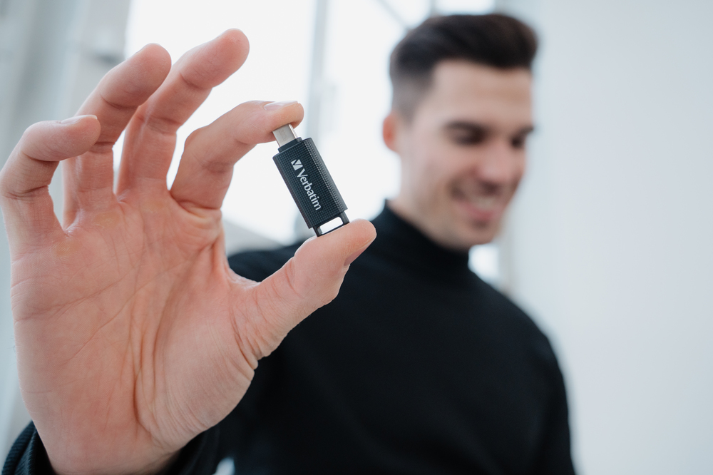 USB Drive 3.2 Gen 1 128GB Retractable USB-C thumbnail