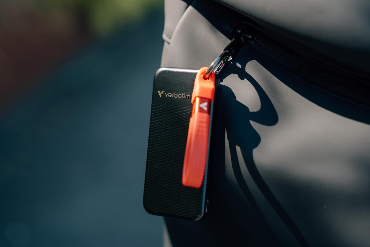 EU Product - SSD 2TB Verbatim Pocket SSD USB 3.2 black/red retail thumbnail