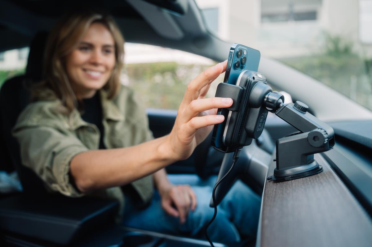 FWC-03 Pro Qi Fast Wireless Car Charger thumbnail