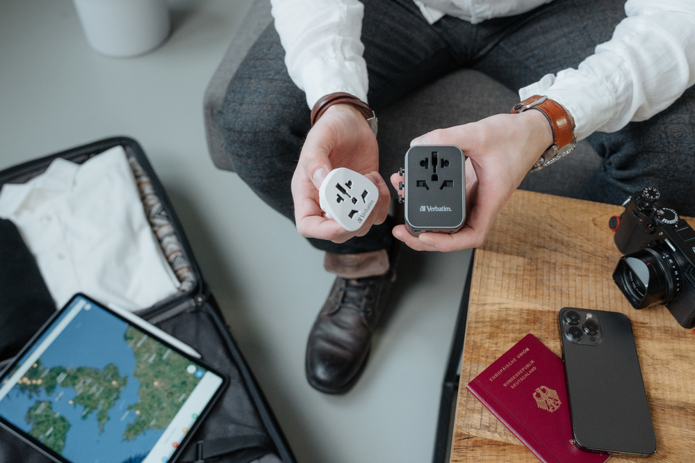 Uni Travel Adapter UTA-03 PD30W thumbnail
