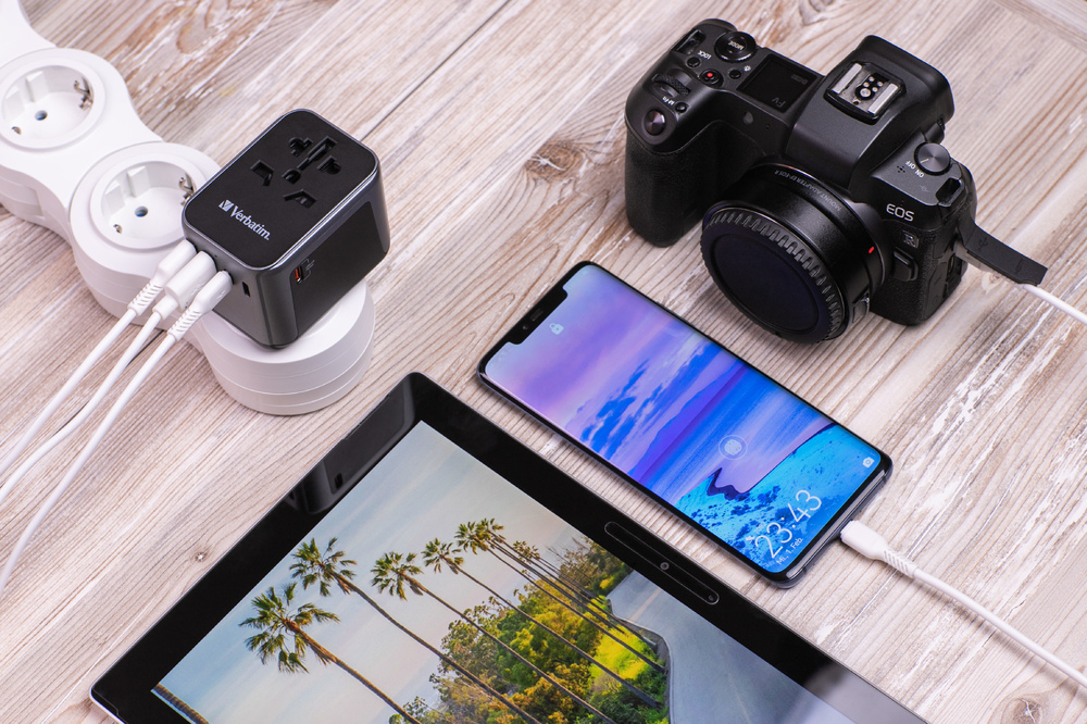 Uni Travel Adapter UTA-03 PD30W thumbnail