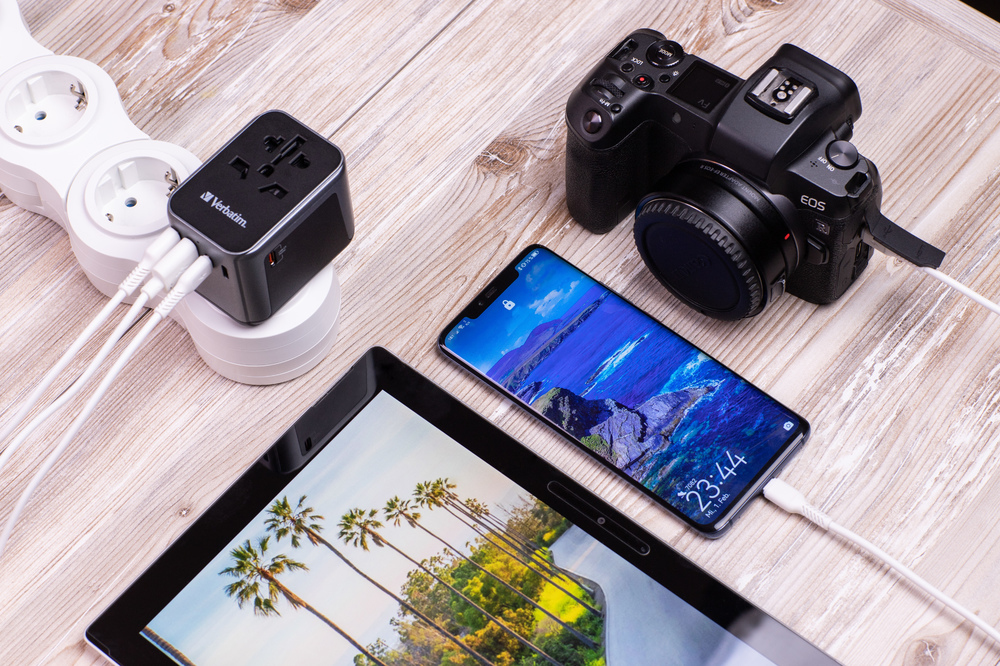 Uni Travel Adapter UTA-03 PD30W thumbnail