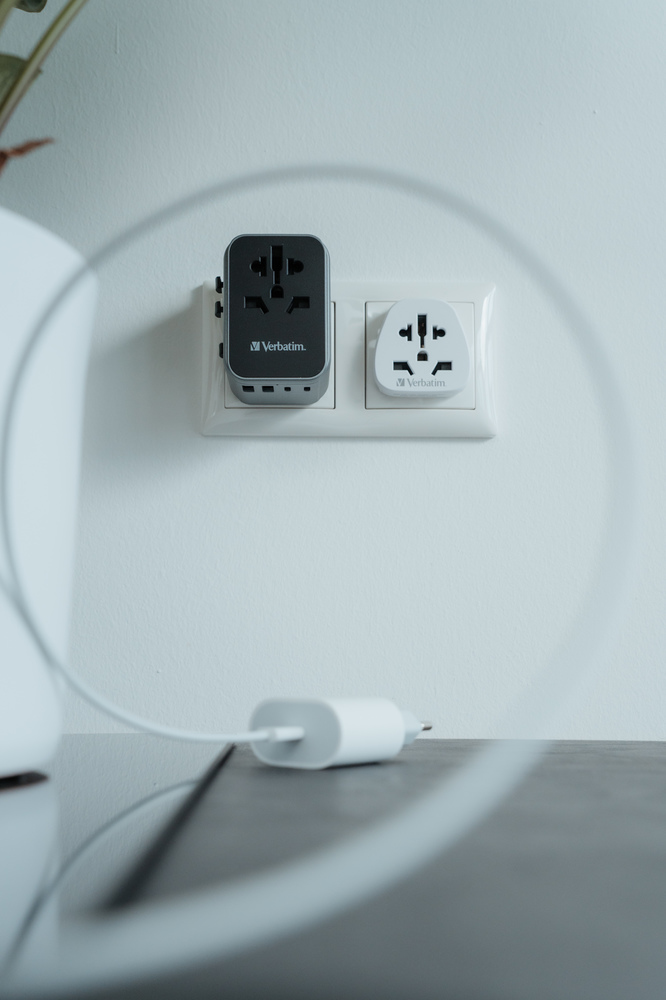 Uni Travel Adapter UTA-03 PD30W thumbnail