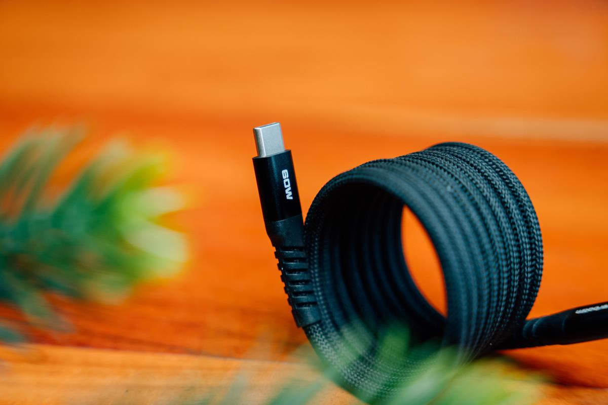 Sync & Charge 60W Magnetic Cable - Black thumbnail