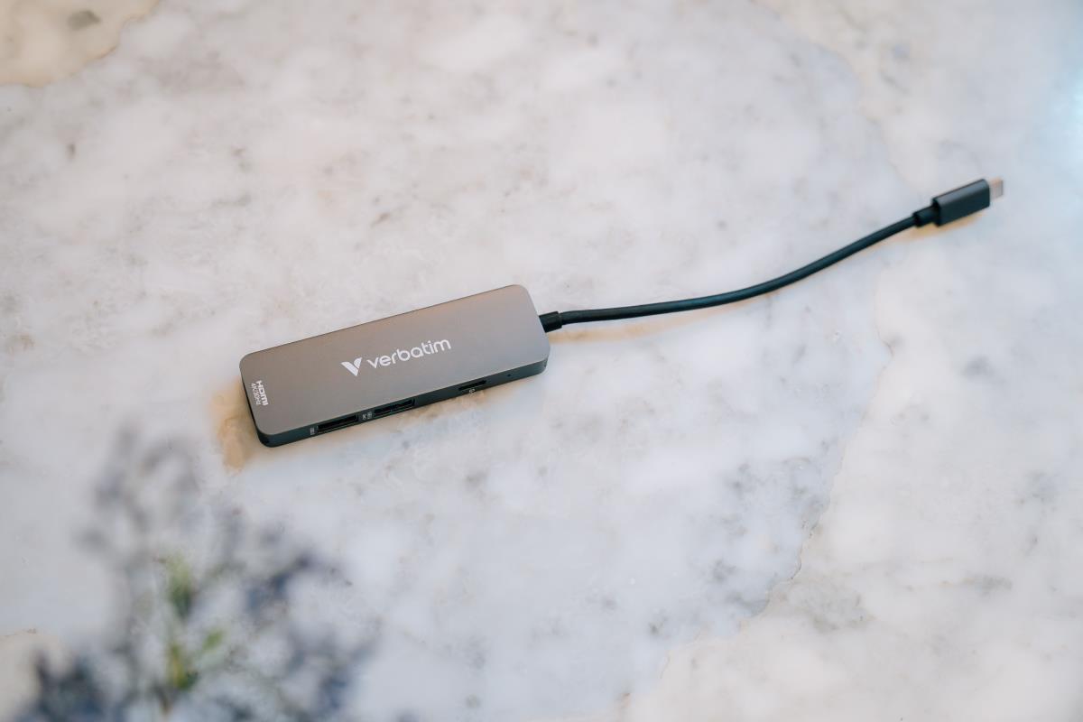 EU Product - USB-C Essentials Multiport Hub thumbnail