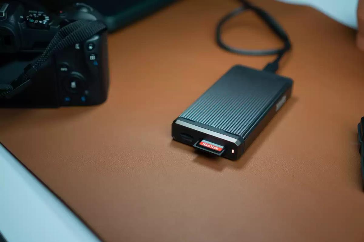 EXTREME 32GB SDHCMEMORY CARD + 1 YEAR RESCUEPRO DELUXE TWIN PACK thumbnail