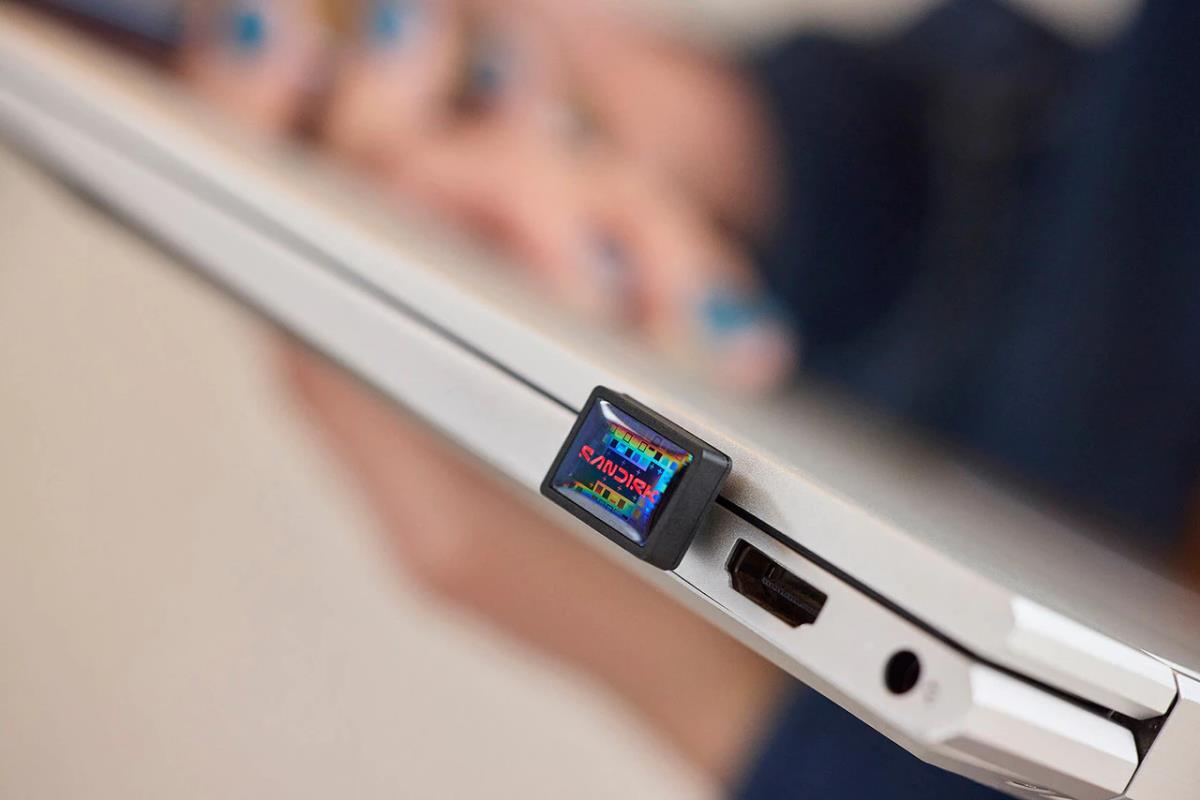 EXTREME FIT USB-CFLASH DRIVE 256GB thumbnail