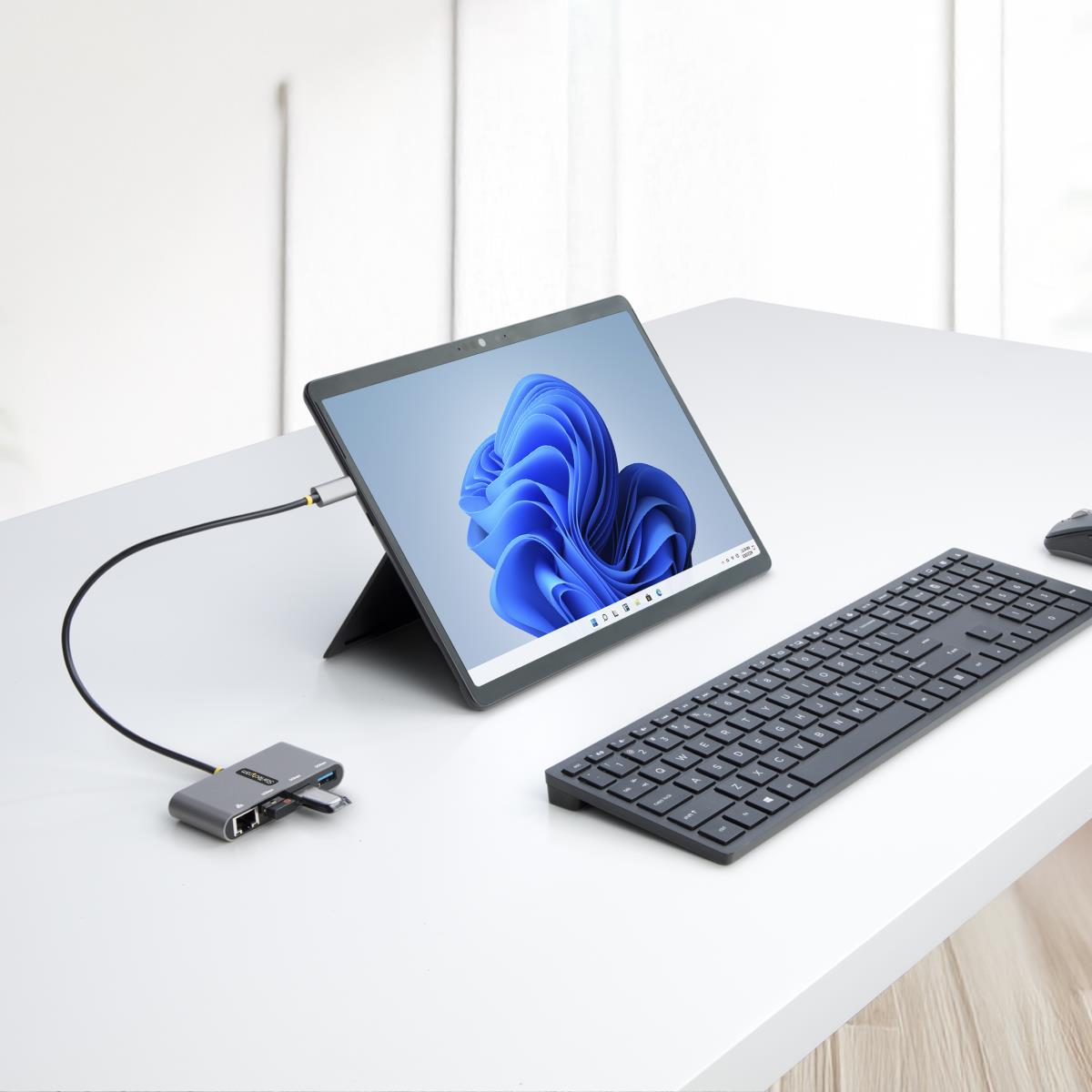 3 PORT USB C HUB WITH ETHERNET thumbnail