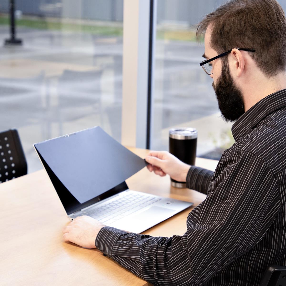 14IN LAPTOP PRIVACY SCREEN thumbnail