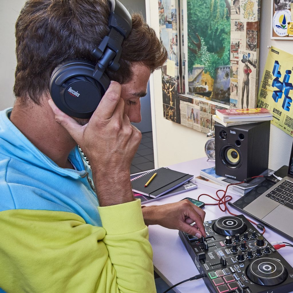 HDP DJ45 HEADPHONES thumbnail