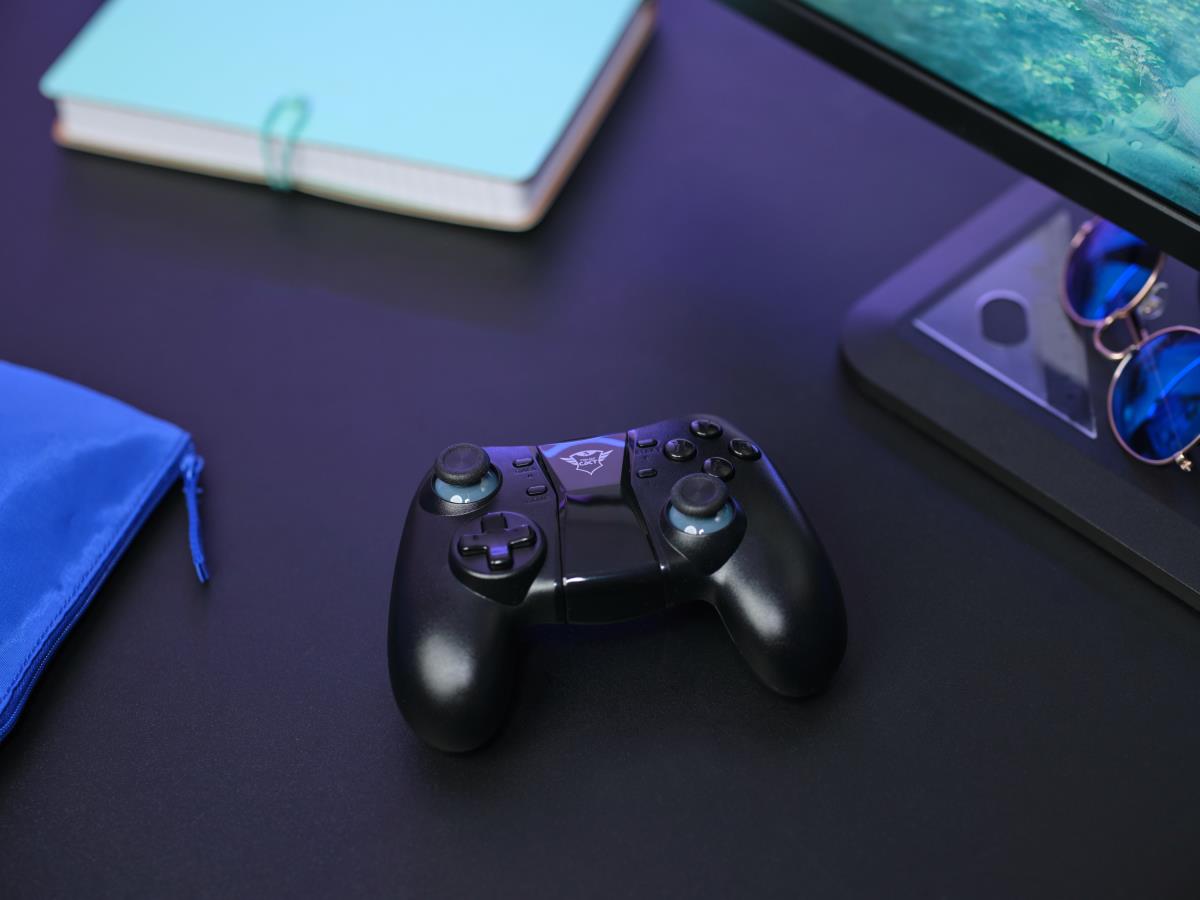 Gamepad Gxt 590 Bosi Bluetooth Black thumbnail
