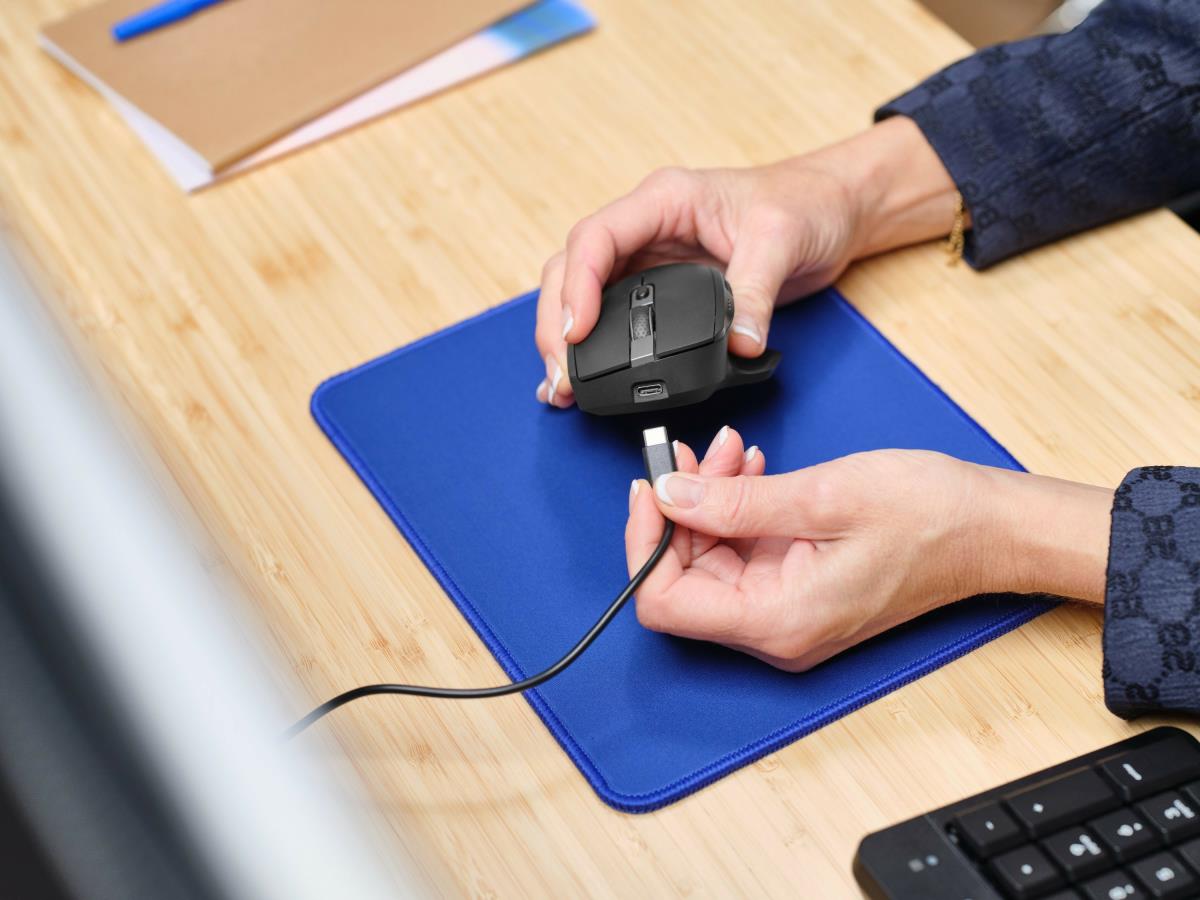 (A) TRUST OZAA+ MULTI-CONNECT WIRELESS MOUSE BLK 24820 thumbnail