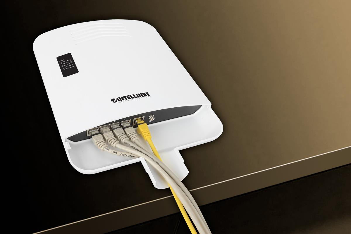 EU Product - Outdoor 5-Port Gig PoE Switch Passthrough thumbnail