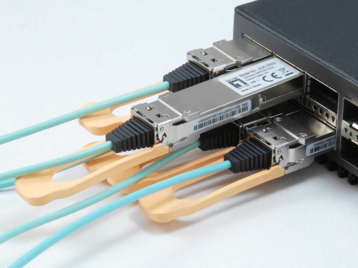EU Product - LevelOne QSFP28 Kabel Active Optical   100Gbps  4xEDR  1.00m thumbnail
