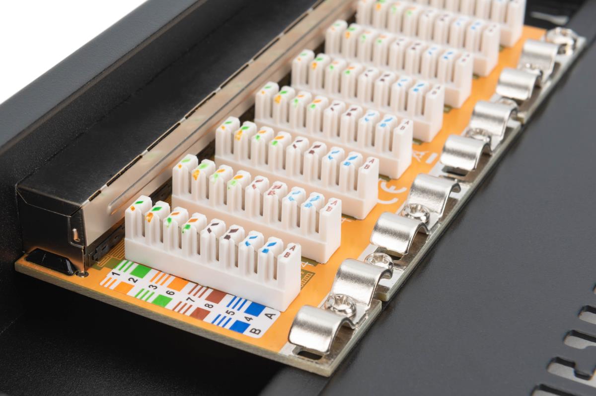 EU Product - Patchpanel 1HE  8-Port Cat6  ClassE geschirmt schw. thumbnail