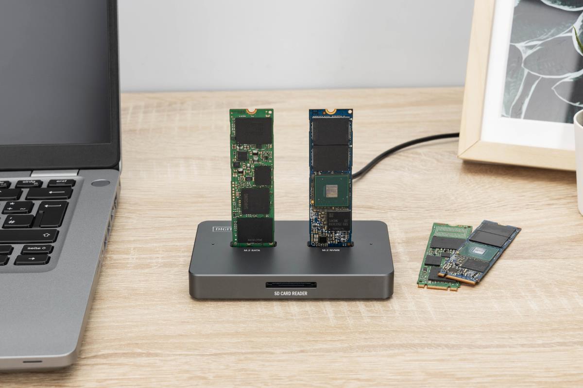 EU Product - Docking USB-C->NVMe SSD,SATA SSD, SD thumbnail