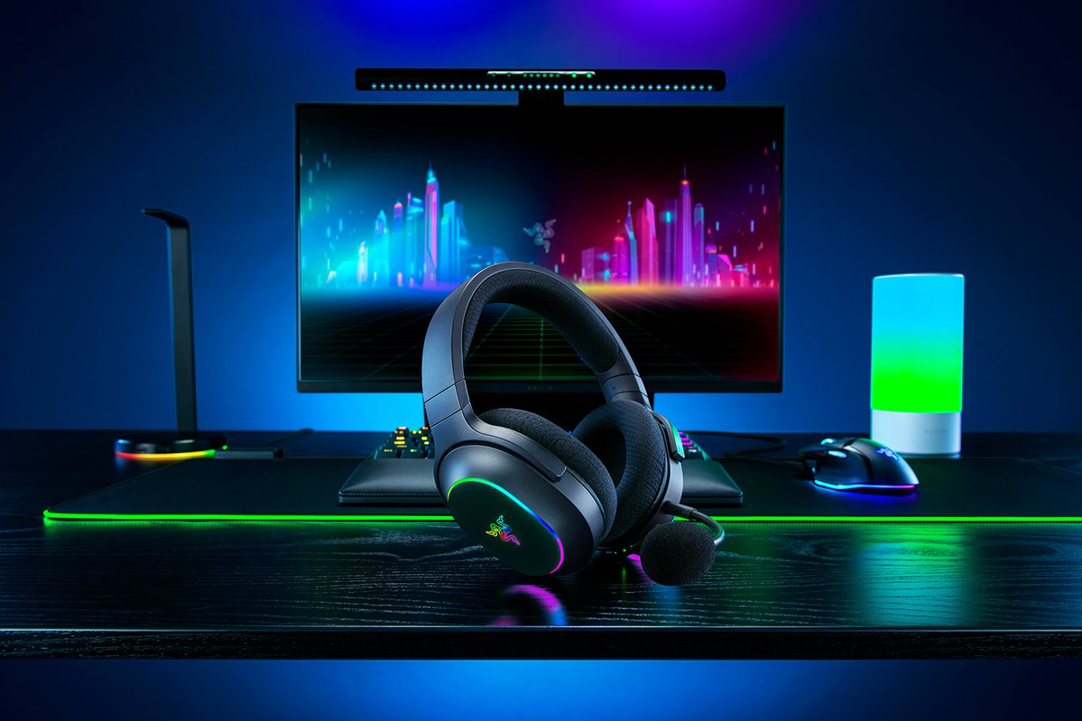 Barracuda X Chroma - Headset - 7.1 channel - full size - Bluetooth / 2.4 GHz radio frequency - wireless - black thumbnail