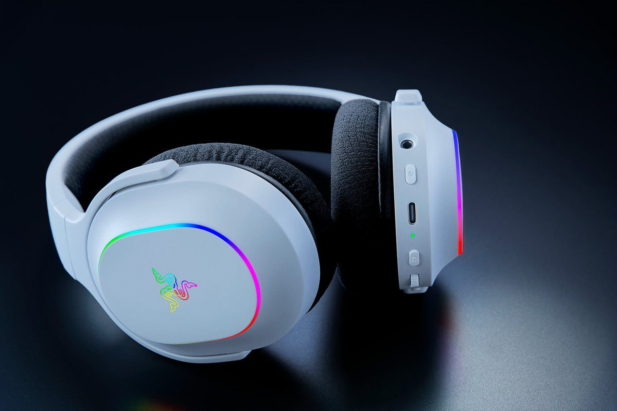 Barracuda X Wireless Multi-Platform Gaming Headset Chroma White Edition thumbnail
