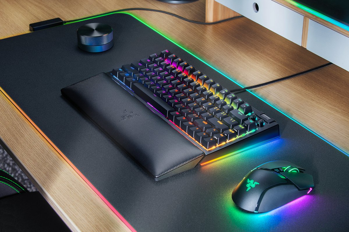 BLACKWIDOW V4 75% KEYBOARD ISO thumbnail