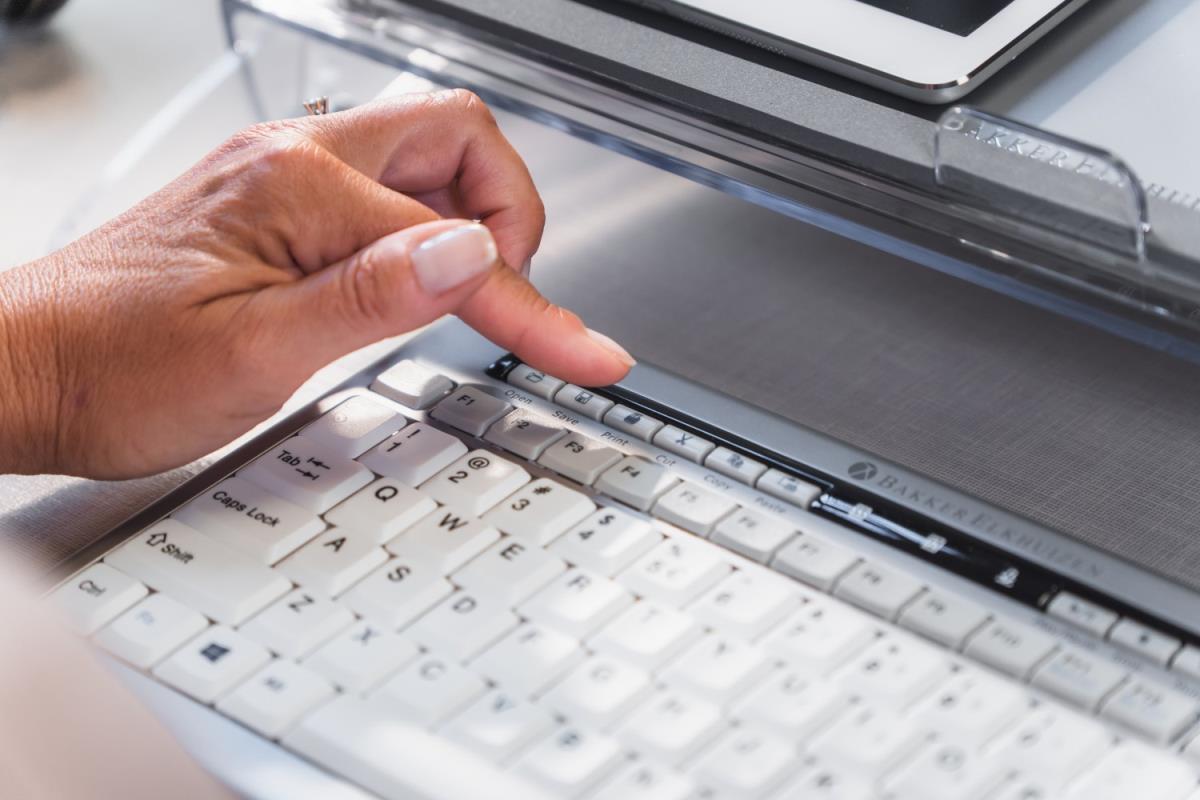 A BakkerElkhuizen product. The S-Board 840 / Saturnus is a slim- lightweight mini keyboard that combines ergonomics with stylish design. Unique- optimised key layout designed by an ergonomist to maximise productivity and Scissor action keys which provide thumbnail