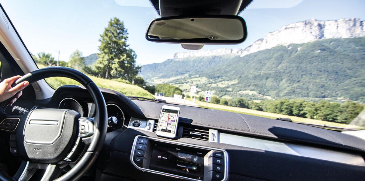 The tablet headrest mount is the perfect companion to entertain your children during car trips. Install it on a front seat headrest, with its articulated arm and swivel head, it adapts to the size of your children and allows to position the tablet fo thumbnail