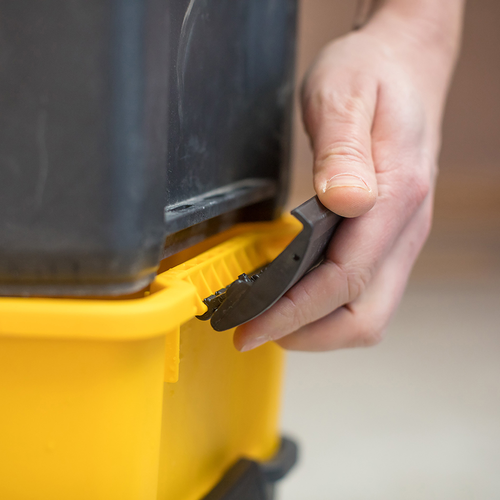 ESS ROLLING WORKSHOP/METAL LATCHES thumbnail