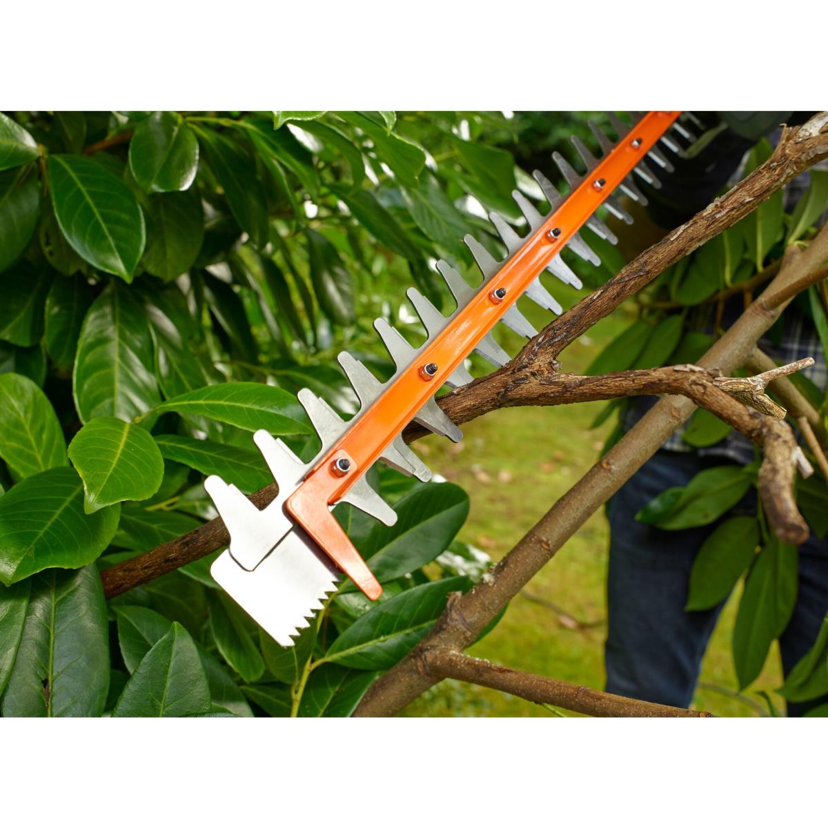 Black & Decker 60CM 600W HEDGE TRIMMER+SAW BLADE thumbnail