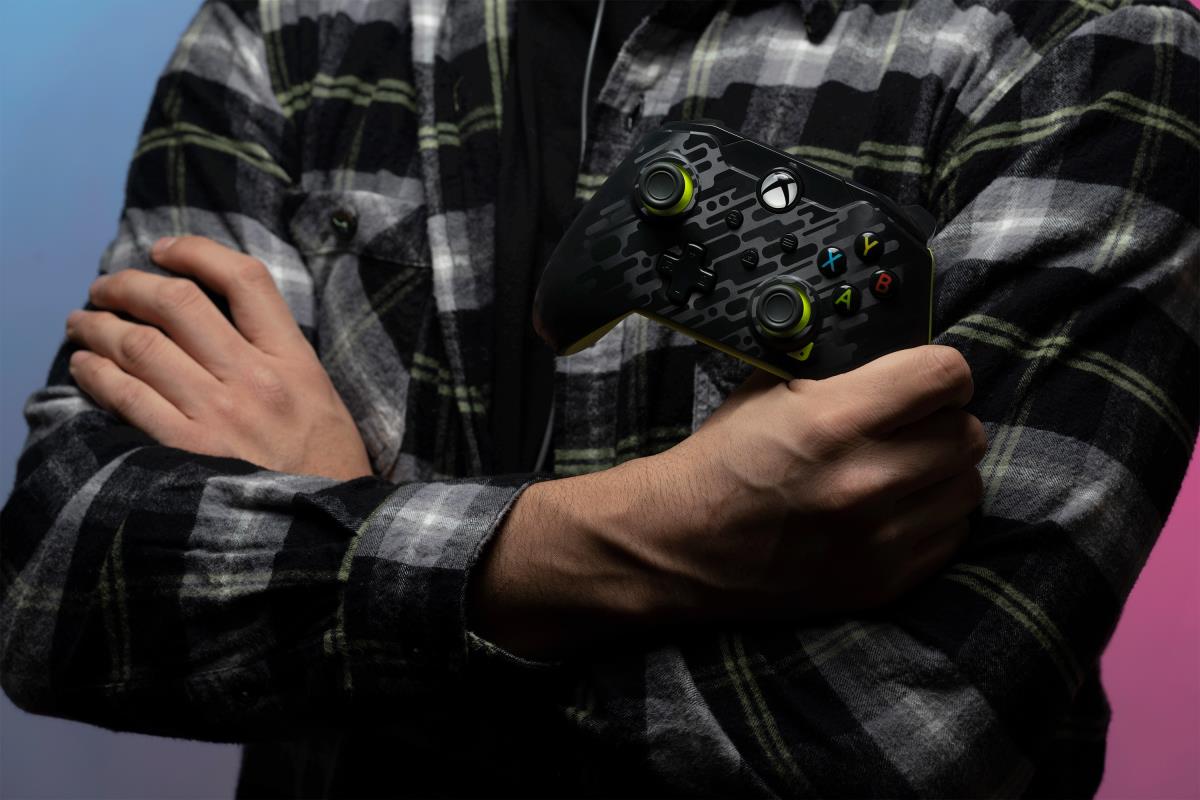 PDP Wired Controller: Electric Carbon - Xbox Series X|S, Xbox One, Xbox, Windows 10/11 thumbnail