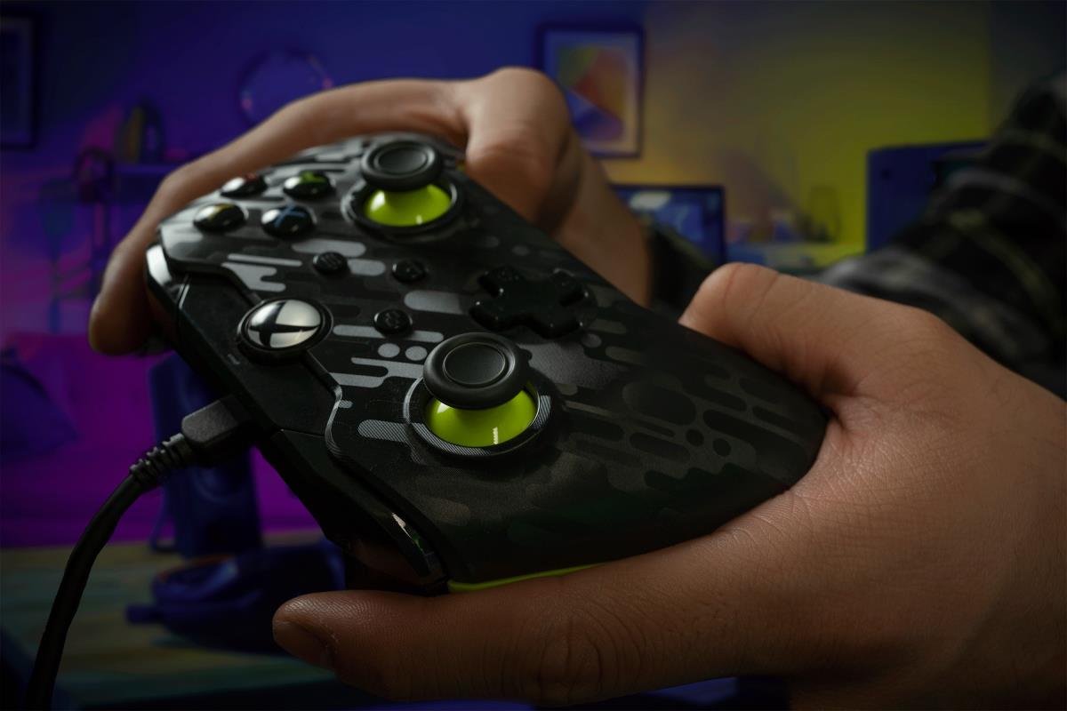 PDP Wired Controller: Electric Carbon - Xbox Series X|S, Xbox One, Xbox, Windows 10/11 thumbnail