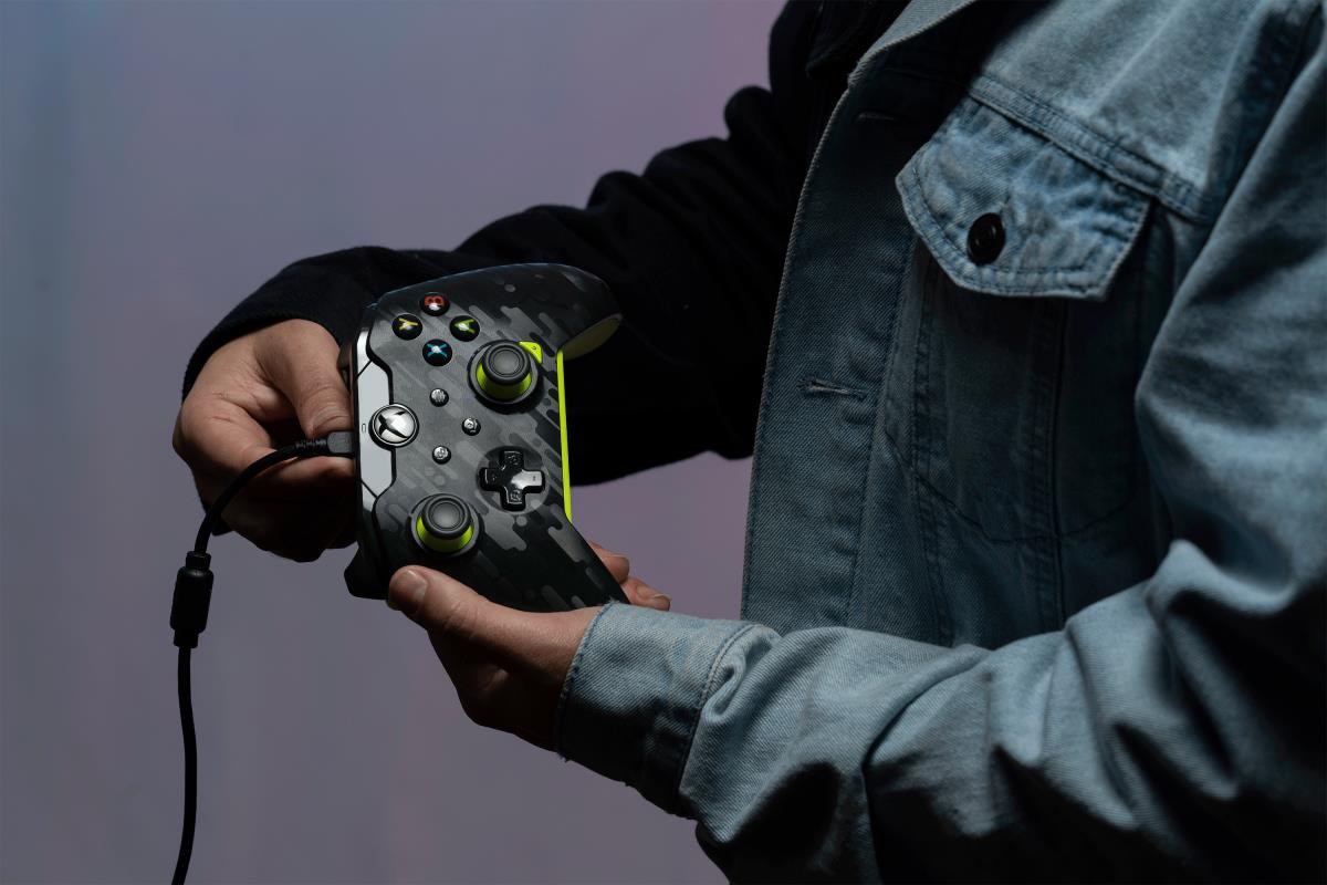 PDP Wired Controller: Electric Carbon - Xbox Series X|S, Xbox One, Xbox, Windows 10/11 thumbnail