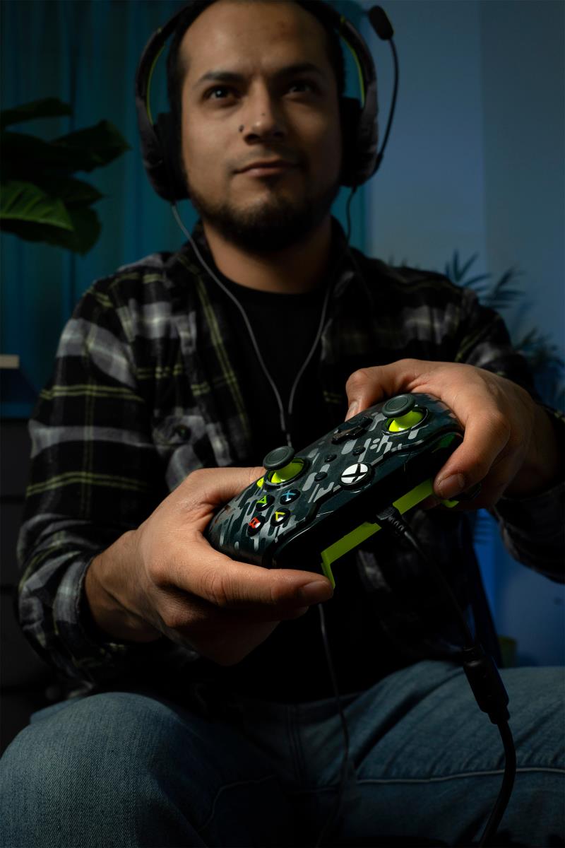 PDP Wired Controller: Electric Carbon - Xbox Series X|S, Xbox One, Xbox, Windows 10/11 thumbnail